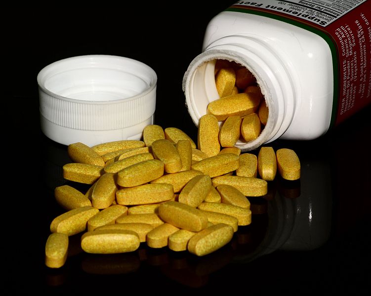 ملف:Vitamin B supplement tablets.jpg