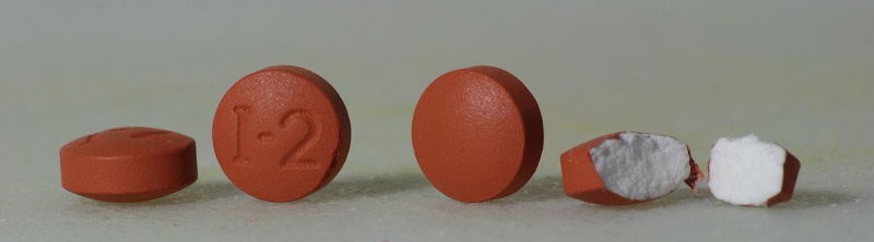 ملف:200mg ibuprofen tablets.jpg